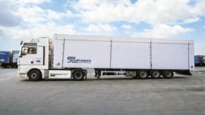 Walking floor semi-trailers