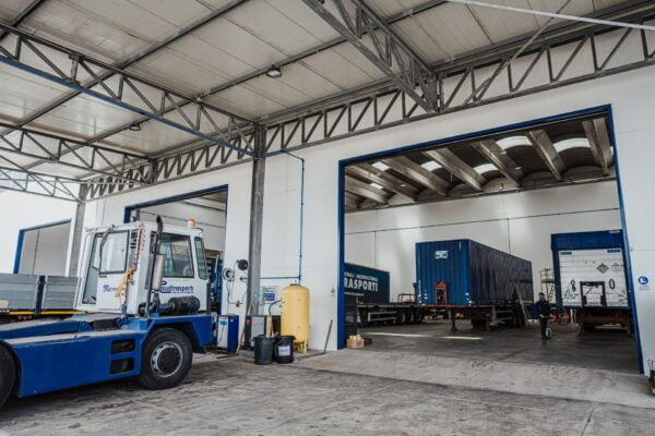 Parco mezzi e Officina - Sud Trasporti