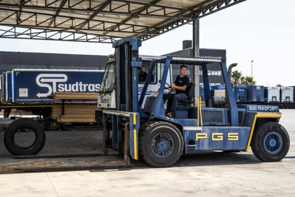 Parco mezzi e Officina - Sud Trasporti