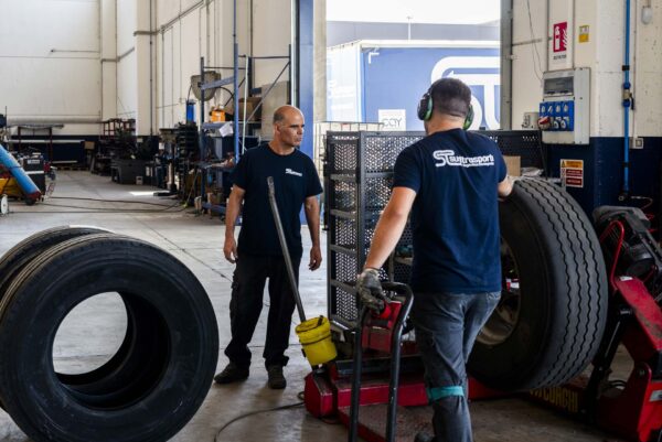 Parco mezzi e Officina - Sud Trasporti